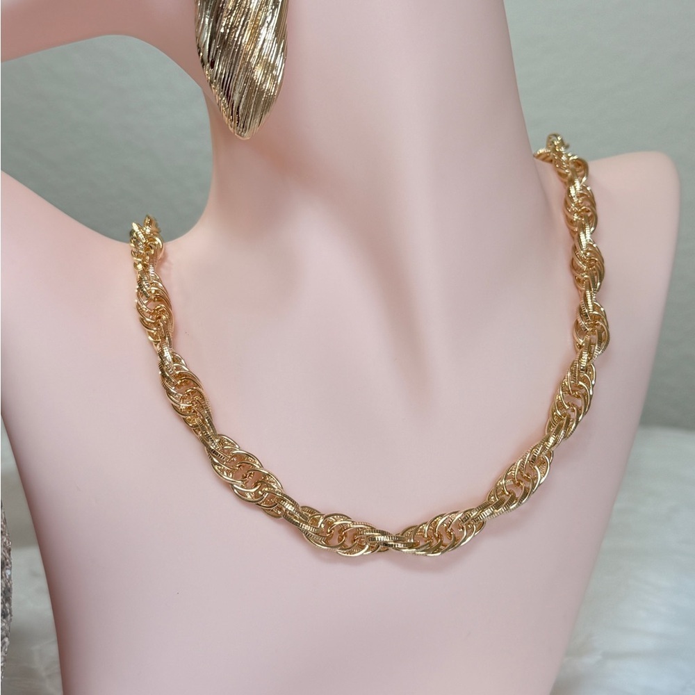 ⚜️ Vintage Style Gold Braided Necklace